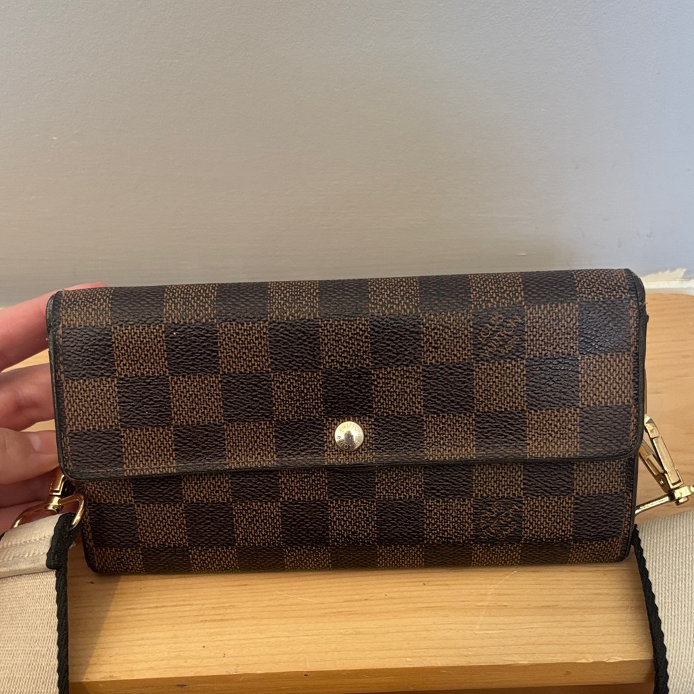 Louis Vuitton Damier Wallet - Comes with a cross body strap!